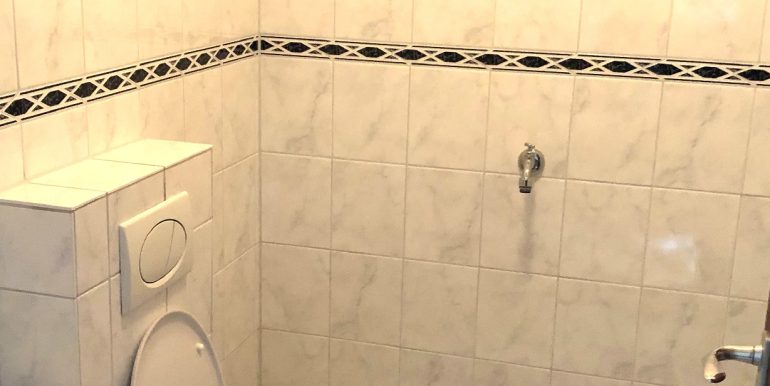 separates WC