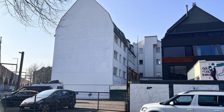 Garagen und Freifläche