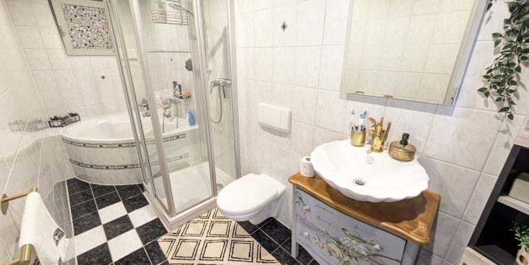 Badezimmer EG