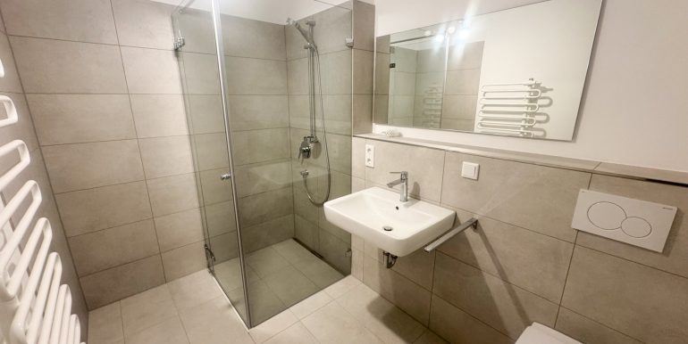 Bad mit Dusche und WC