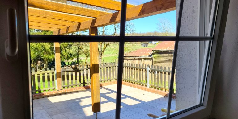 Fensterblick auf Terrasse