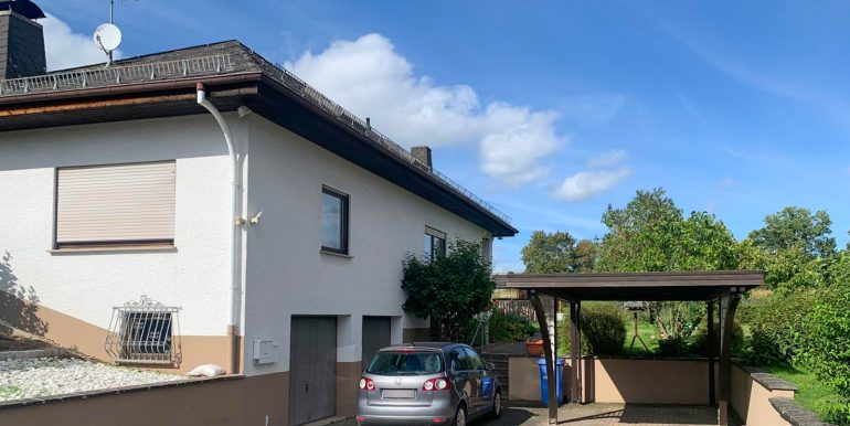 Hofbereich Doppelgarage-Carport