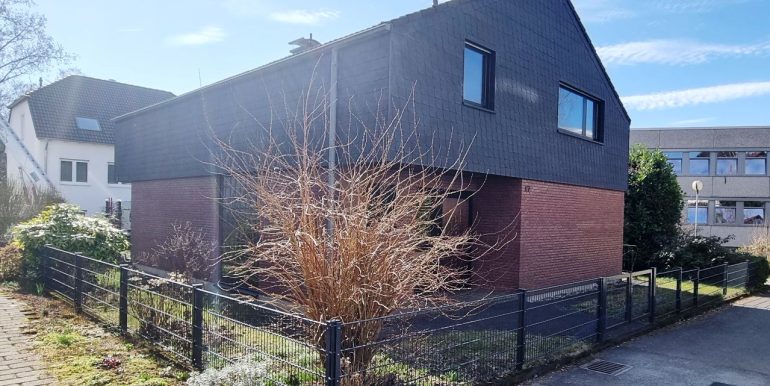 Hauseingangsseitenansicht