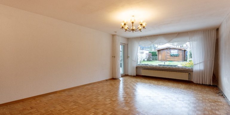 großzügiges Wohnzimmer