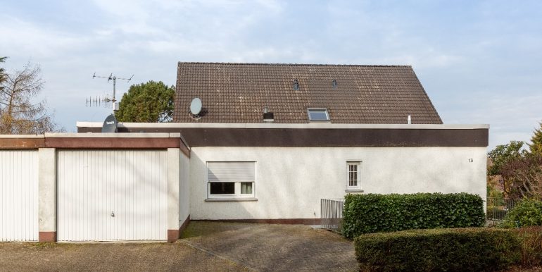 Garage + 3 Stellplätze