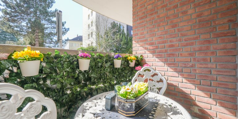 8 Überdachter Balkon