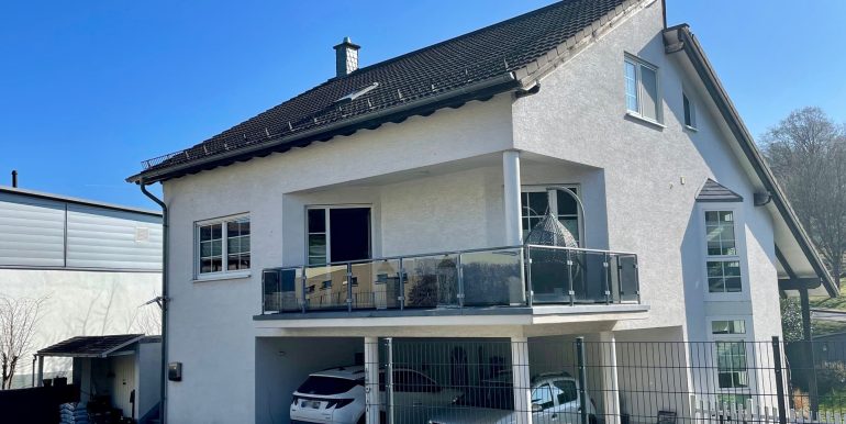 Hausansicht von der Straße
