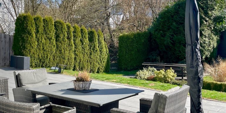 Terrasse vor dem Wohnbereich (Wohnung I - EG)