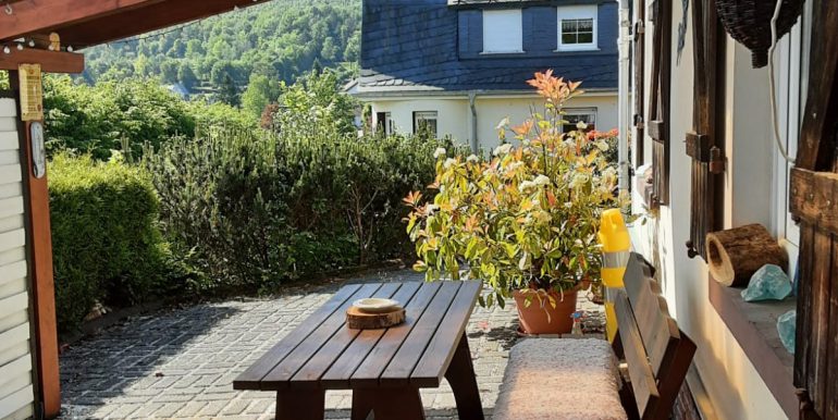Terrasse an Garage