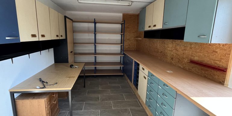 Schuppen vor der Garage