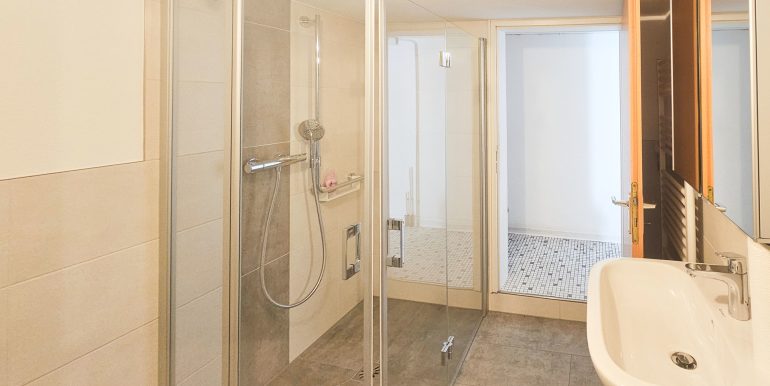 Badezimmer EG