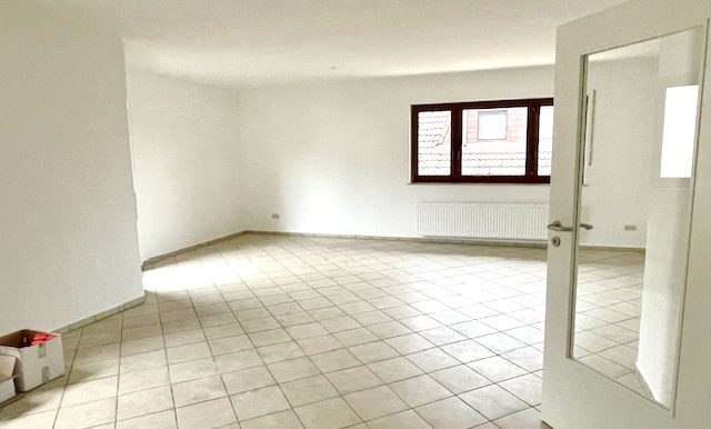Wohn-/Essbereich mit Zugang zum Balkon