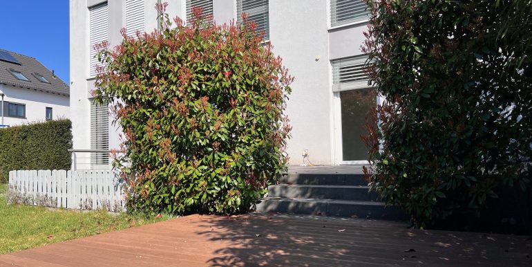 Rückansicht und Terrasse