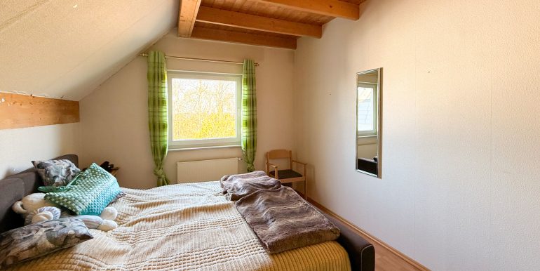 DG Schlafzimmer mit Ankleide