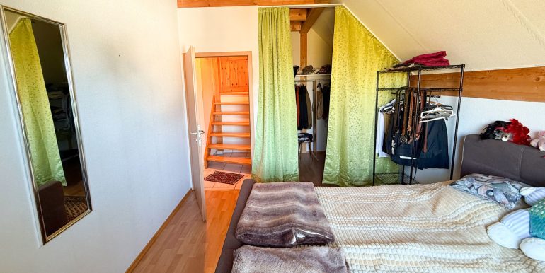 DG Schlafzimmer mit Ankleide