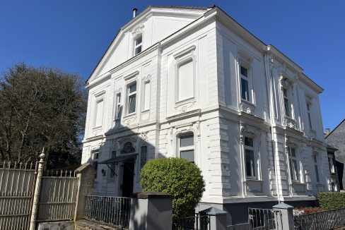repräsentatives Wohn- und Geschäftshaus