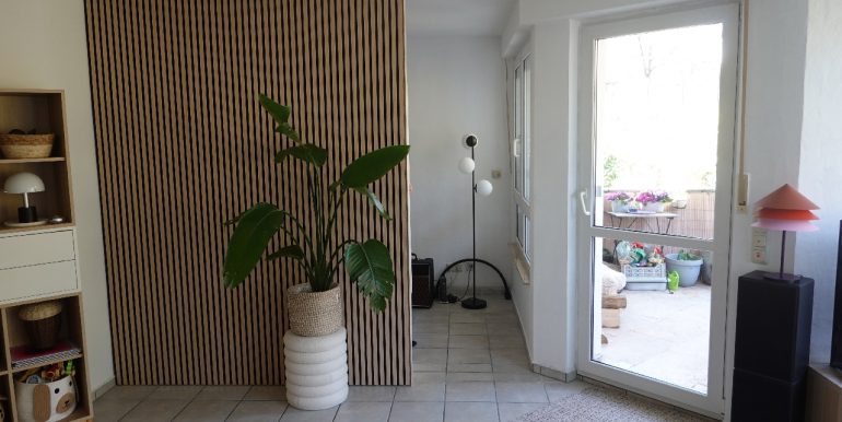 Blickrichtung Balkon u. Home-Office