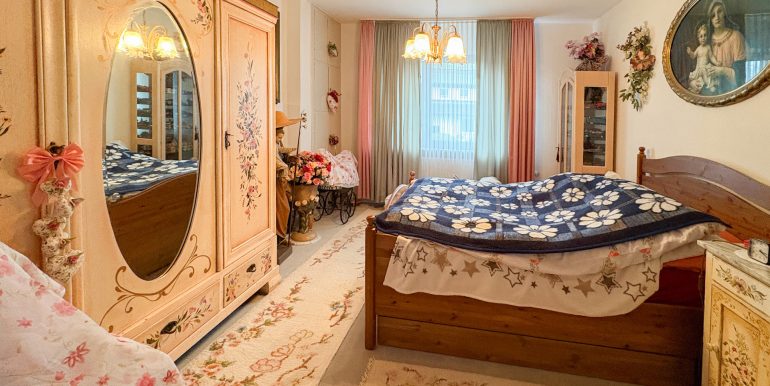 Schlafzimmer (EG)