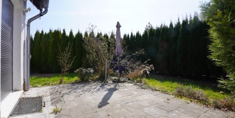 Ca. 20 m² große Terrasse mit Südausrichtung
