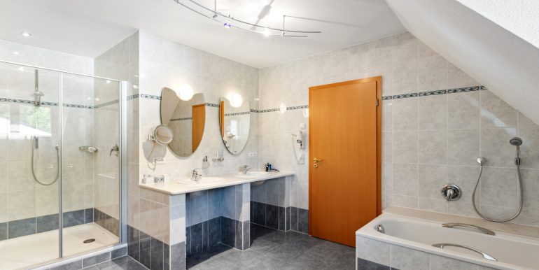 Badezimmer 1