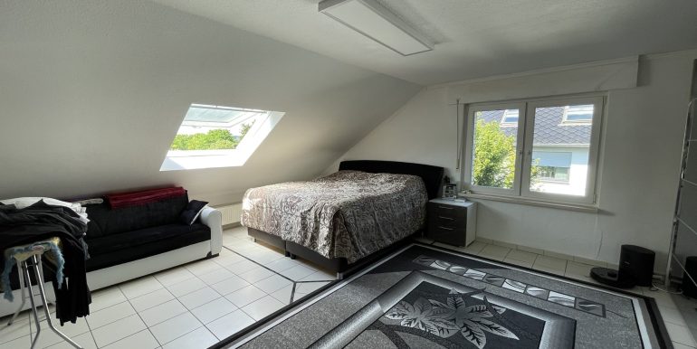 Schlafzimmer DG