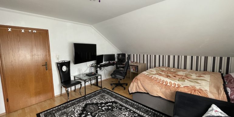 Schlafzimmer 2 DG