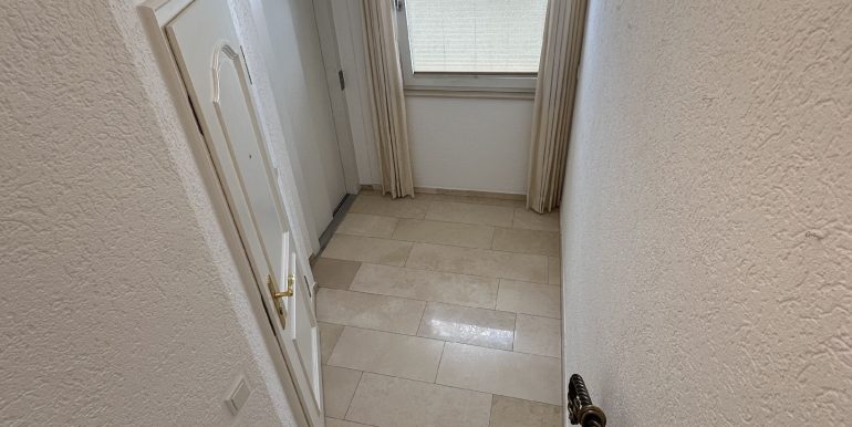 Wohnungseingangsbereich / Eigener Fahrstuhl