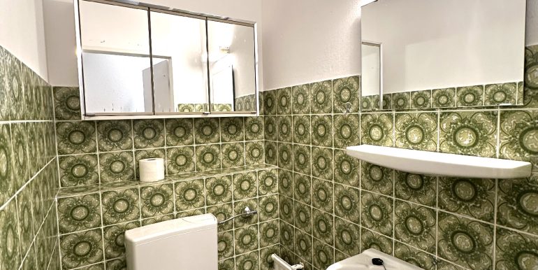 separates WC