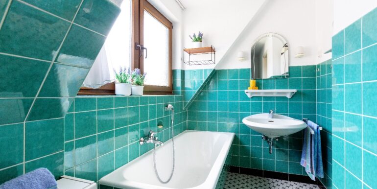 Wannenbad im Dachgeschoss