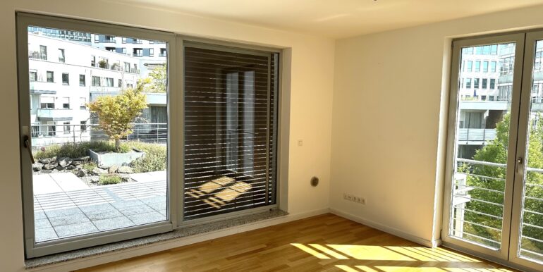 Schlafzimmer mit großer Terrasse