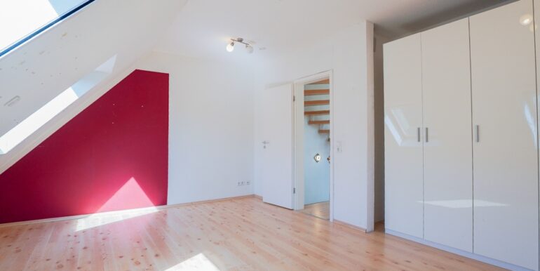 Erstes Schlafzimmer im DG