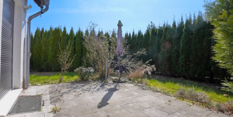 Ca. 20 m² große Terrasse mit Südausrichtung