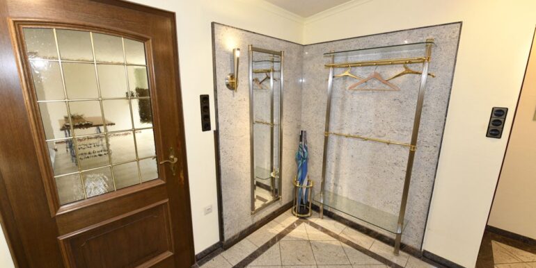 Diele mit Garderobe im Dachgesschoss