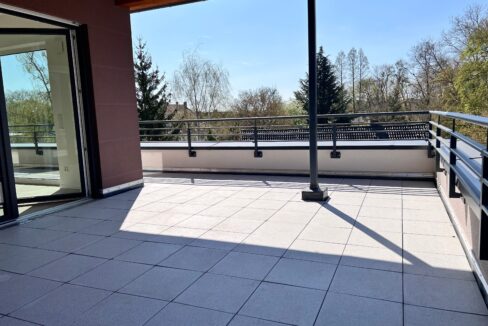 großzügige Dachterrasse_