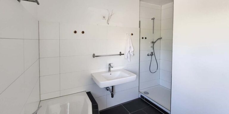 Badezimmer EG