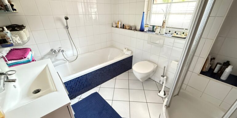 Badezimmer EG