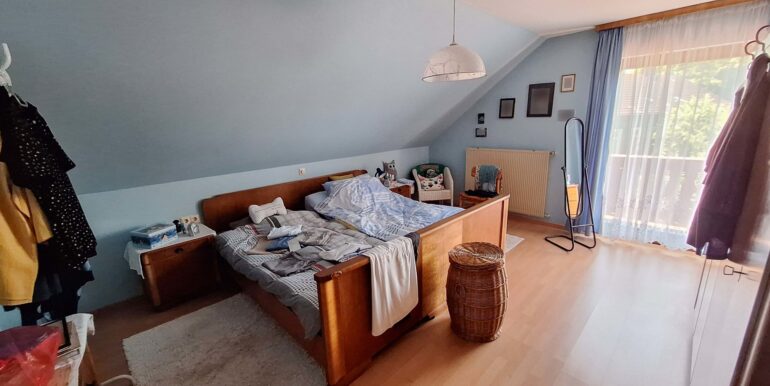 Zimmer 1 mit Balkon DG