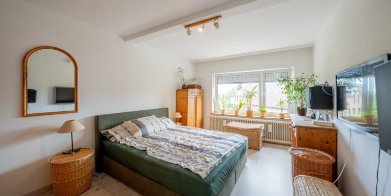 10 Schlafzimmer OG
