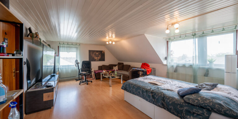 12 Wohnzimmer DG