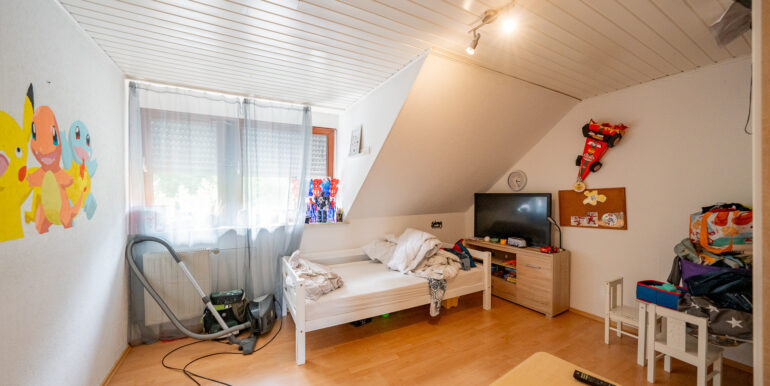 14 Kinderzimmer DG