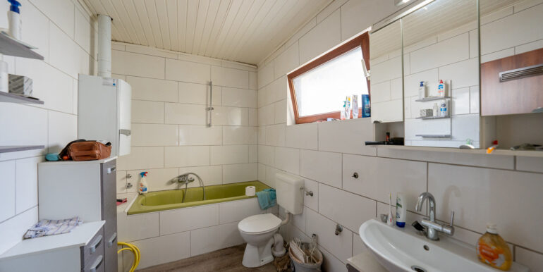 8 Badezimmer EG
