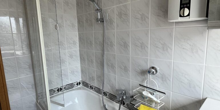 ... Wanne mit Duschmöglichkeit