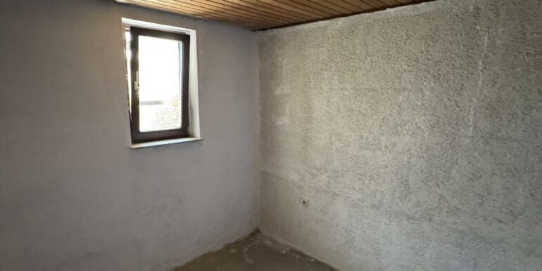 Kellerraum mit Fenster