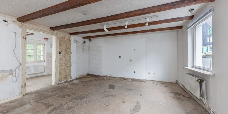 Ladenlokal 2 EG: Verkaufsraum mit Lagerfläche