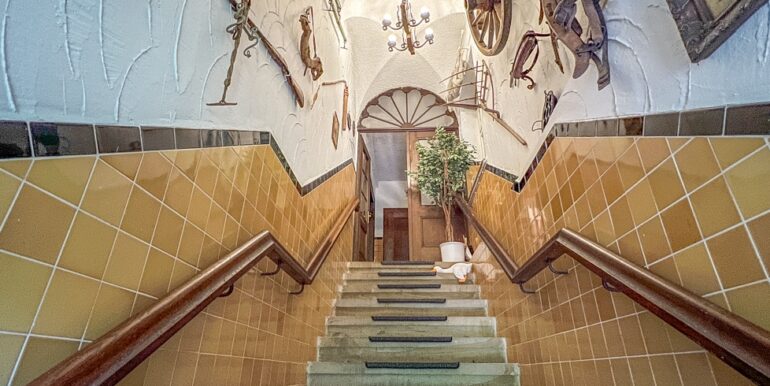 Treppenhaus zur Wohnung 1