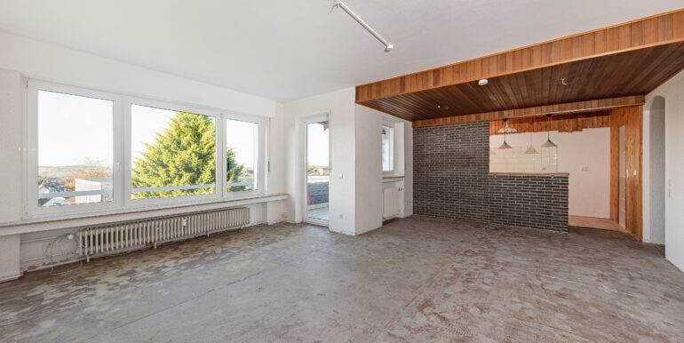 Wohn-/Esszimmer mit Küche (Ist-Zustand)