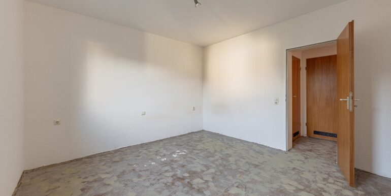 geräumiges Schlafzimmer