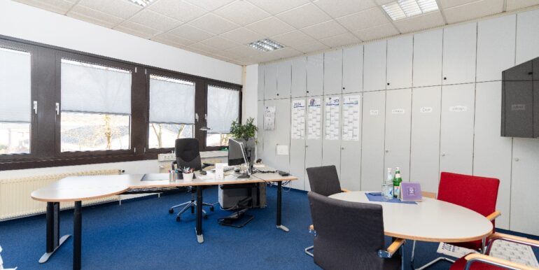 Zus. elektr. Außenjalousien nach Süden und Westen