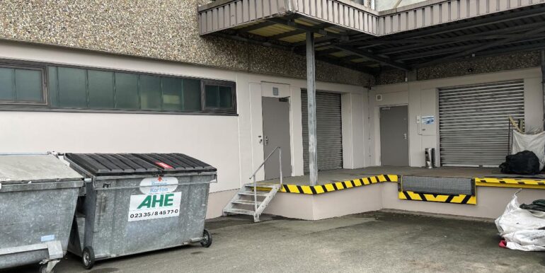 Rampe mit Zugang zum Lager EG