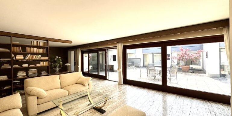 Wohnzimmer mit Terrassenzugang